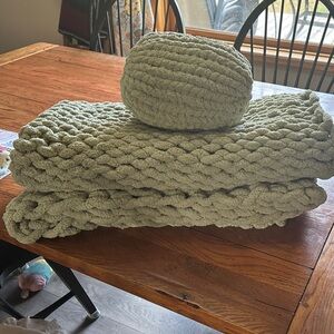 Plush Olive Green Knit Throw Blanket